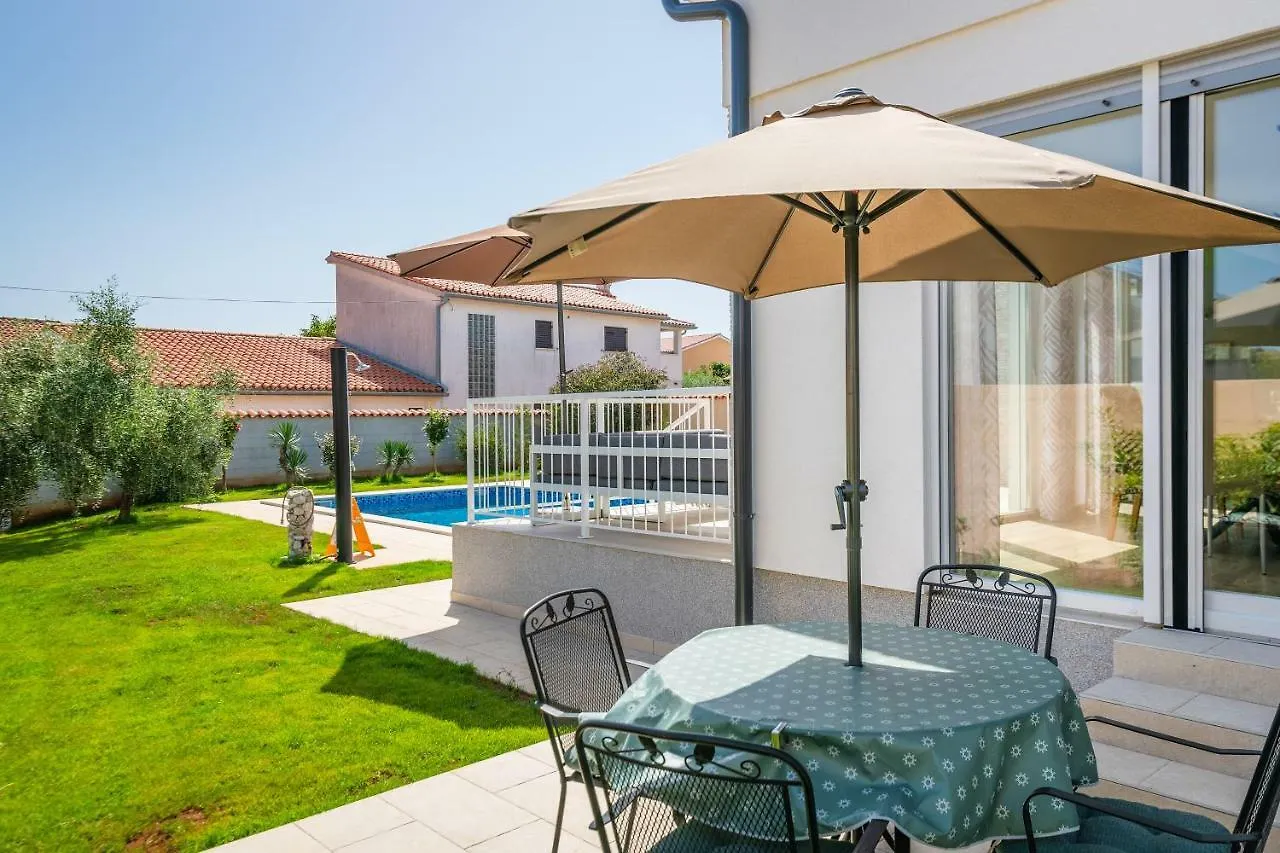 Villa MarEma Pola 0*,  Croazia